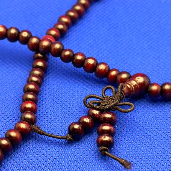 New! Dark Cherry Sandalwood Mala Necklace - Picture 3 of 3
